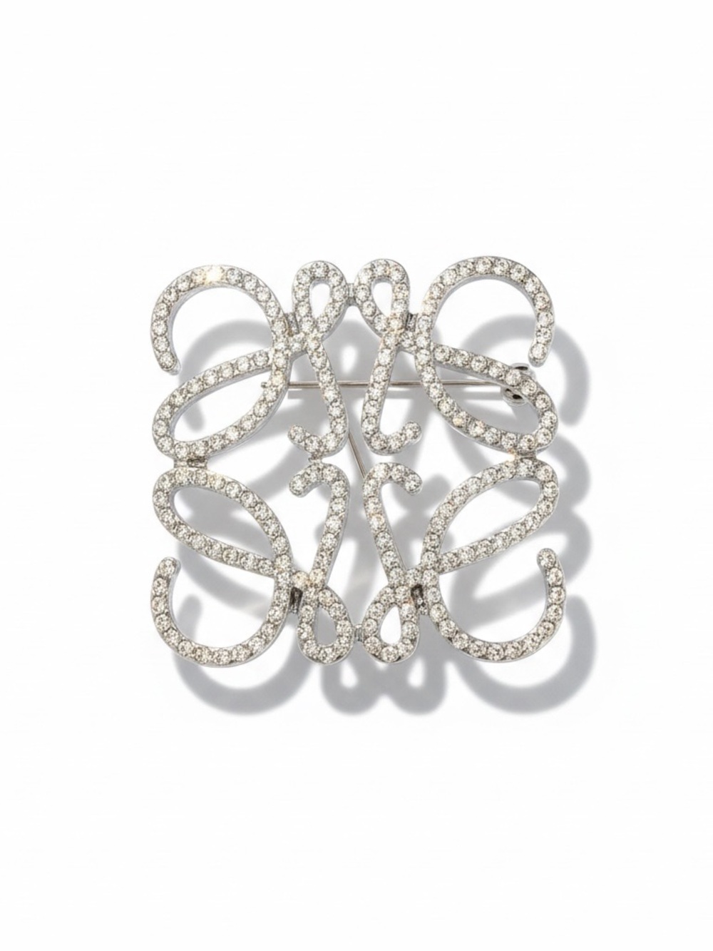 Luxury Loewe Anagram silver tone
Sparkling Brooch openwork design. New
